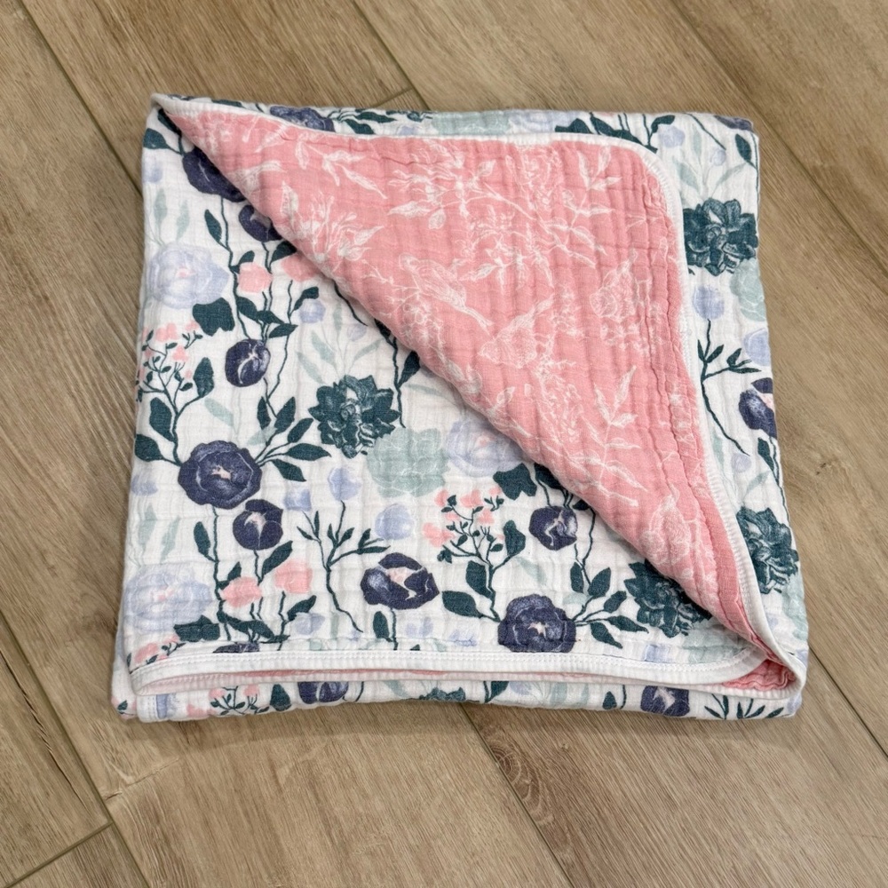 aden + anais Essentials Dream Blanket Muslin Crib Quilt - Flowers Bloom Pattern